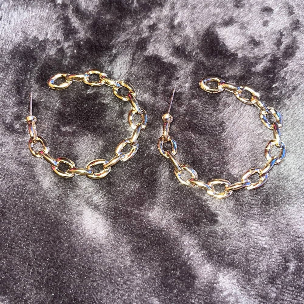Gold chain design hoop earrings